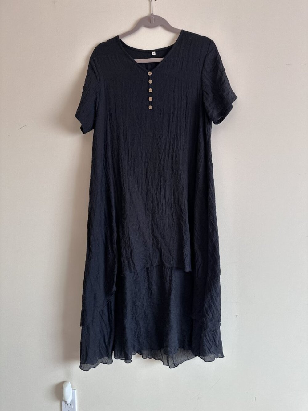 Flowy Casual Short-Sleeve Black Maxi Dress with High-Low Hem